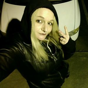 Meet your Posher, Leslie